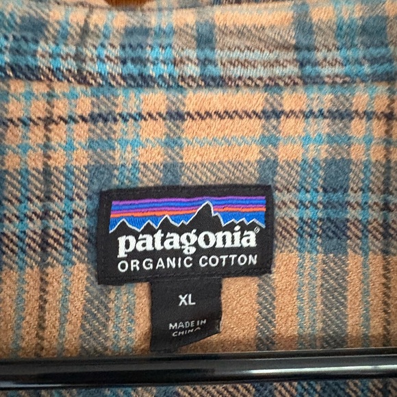 Patagonia Organic Cotton Blue and Tan Shirt - Picture 2 of 2